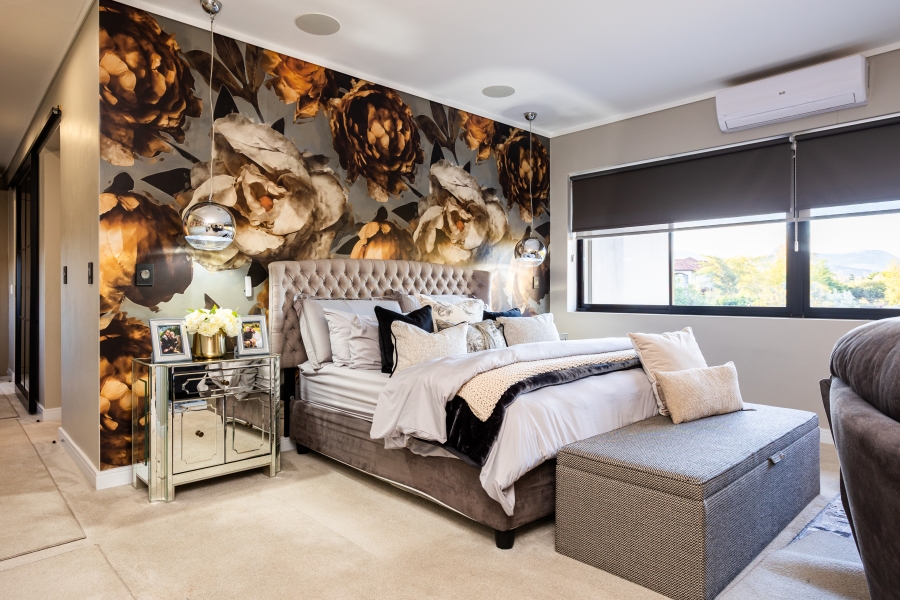 6 Bedroom Property for Sale in Winelands Western Cape